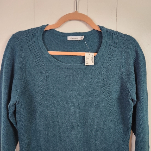 Reitmans Green Stretchy Fuzzy Cozy Long Sleeve Sweater Crew Neck New NWT Small - Picture 4 of 7